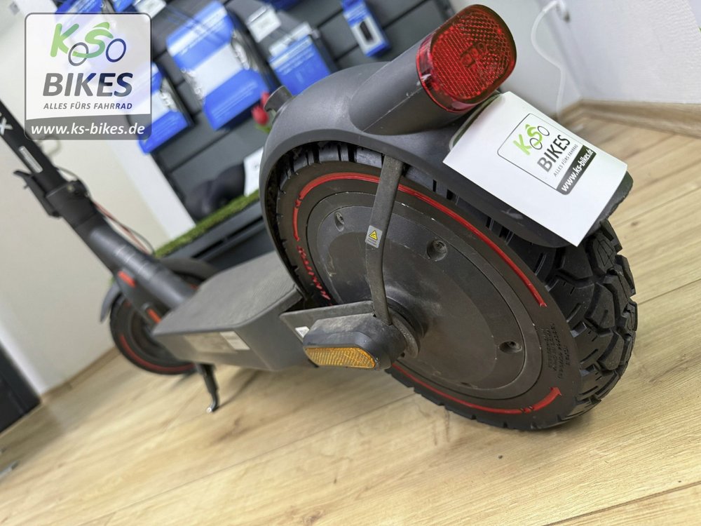 E-Scooter Roller Reifenwechsel Schlauchwechsel Vollgummireifen 